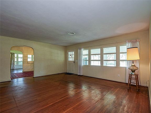 4th image of 845 Royal Palm Blvd