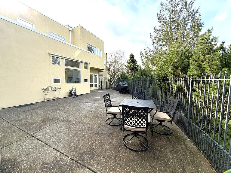 8509 NW Hazeltine St — Photo 34