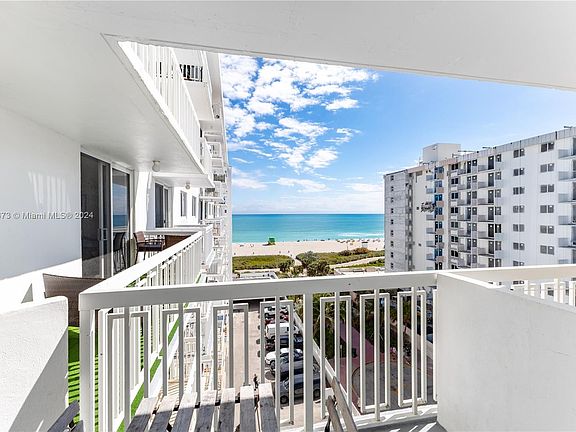 5th image of 401 Ocean Dr APT 807