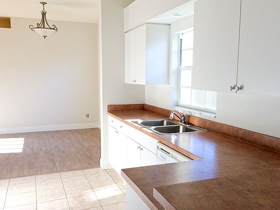 Huge eat-in kitchen