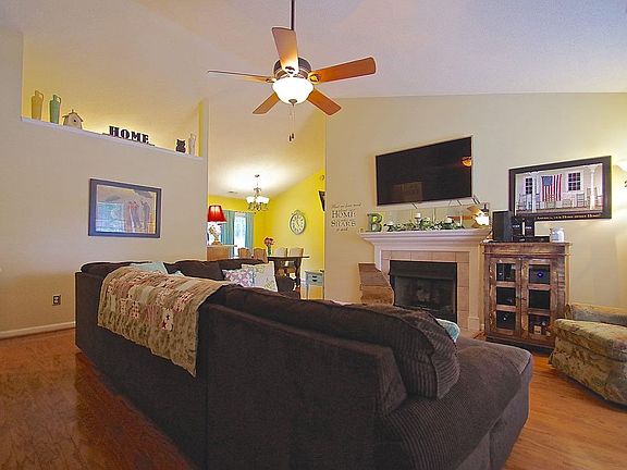 4th image of 204 Shady Ct