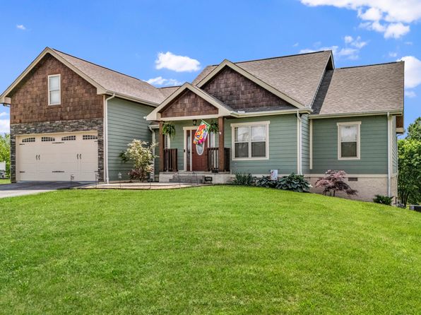 2830 Dalton Dr, Sevierville, TN 37876