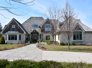 11629 N Canterbury Dr, Mequon, WI 53092