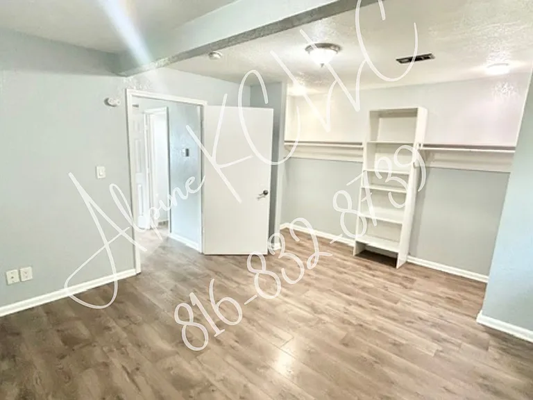 2501 Van Brunt Blvd #5 — Photo 5