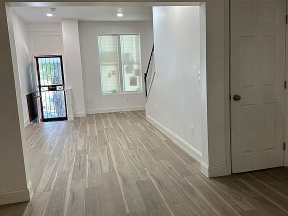3rd image of 1117 E 20th St