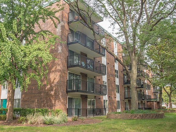 4th image of 5S040 Pebblewood Ln APT W206