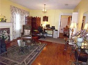 4th image of 3516 England Dr