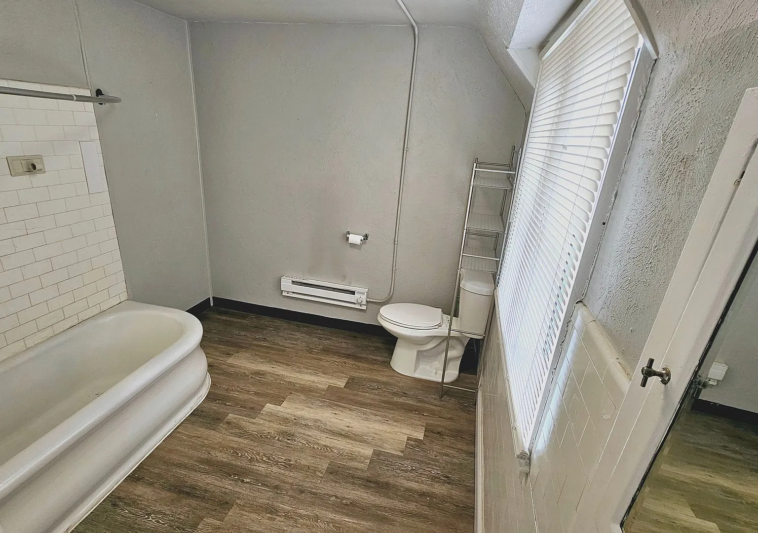 Baldwin Apts — Photo 2