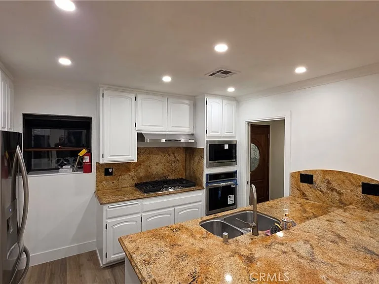 18224 Chatsworth St — Photo 16