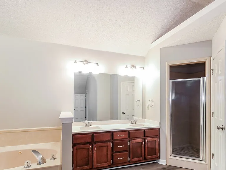 1728 Edgeburg Ln — Photo 10