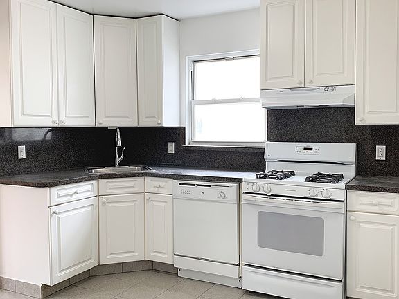 4th image of 5735 226th St