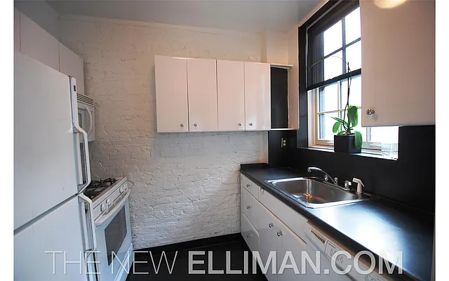 Rented by Douglas Elliman | media 35