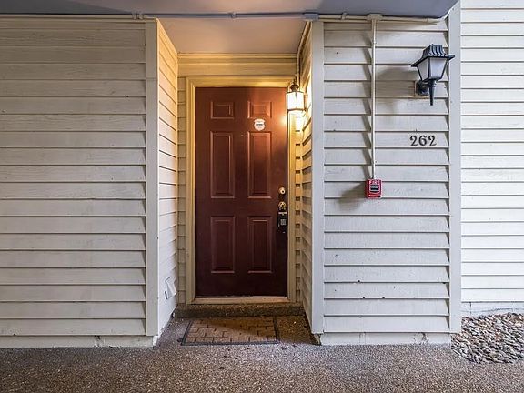 Entrance to 262 Hillsboro Place