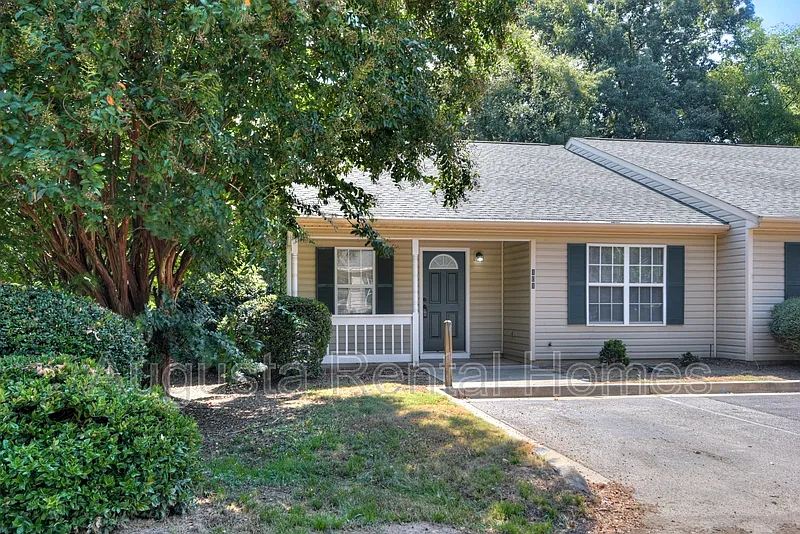 2 bed, 2.0 bath, 1221 sqft, $1,350 — Photo 2