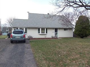 35 Begonia Ln, Levittown, PA 19054