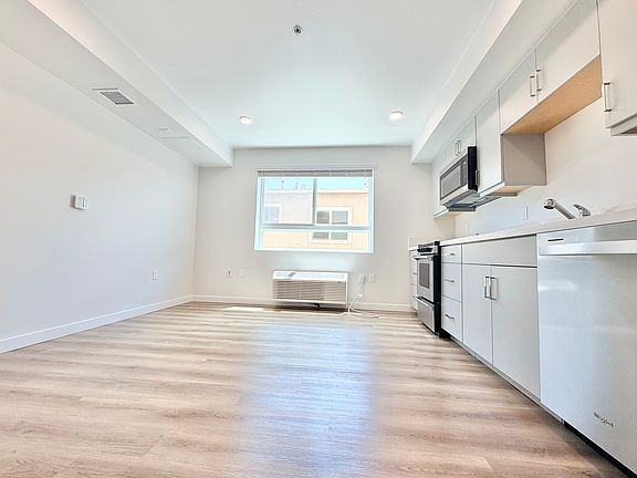 3rd image of 4102 Somerset Dr #D207