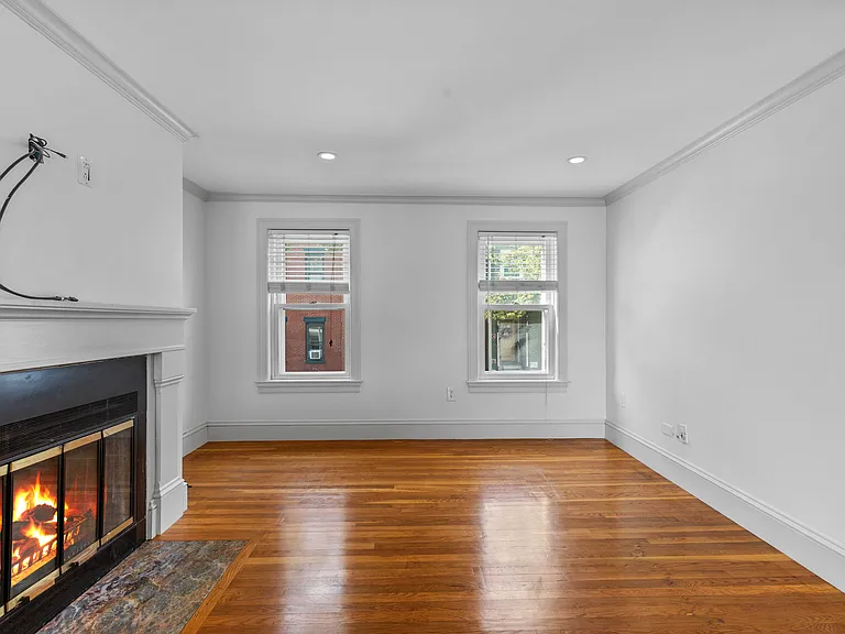 256 W 3rd St #2 — Photo 13