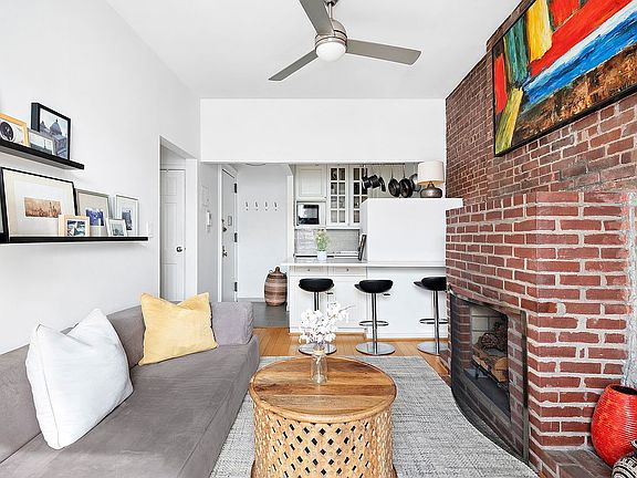 2nd image of 116 W 76th St APT 5R