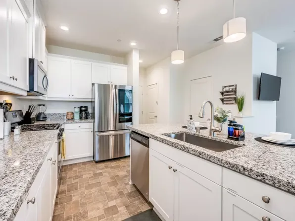 4110 Sitio Flor #1, Oceanside, CA 92057