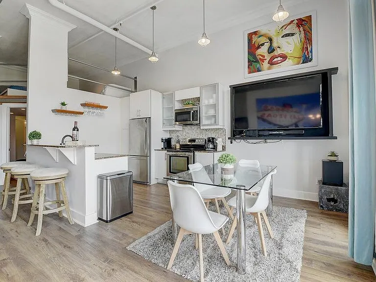 185 NE 4th Ave #210 — Photo 1