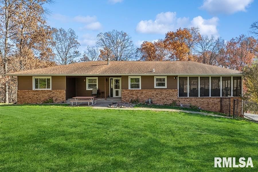 1st image of 1433 Woodland Dr