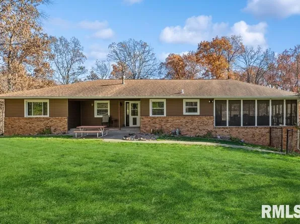 1433 Woodland Dr, Sherrard, IL 61281