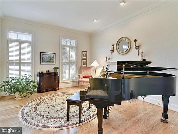 4th image of 15428 Kentwell Cir