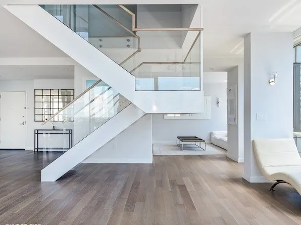 635 West 42nd Street image 11 of 47