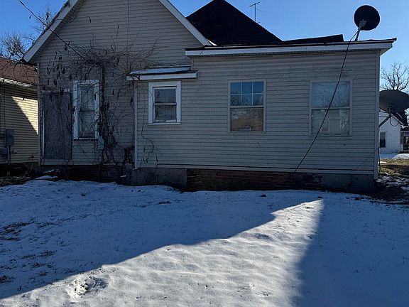 3rd image of 1322 E Jackson St