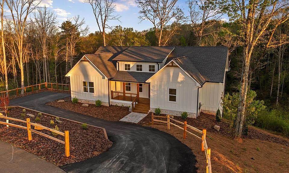 1st image of 222 Mystic Dr
