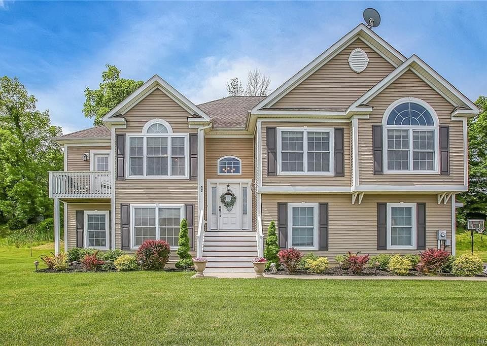 1st image of 17 Deangelis Dr