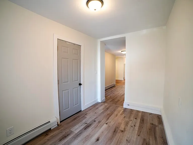 206 48th St #3 — Photo 11