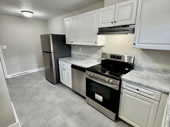 5th image of 2506 E 3rd St #A