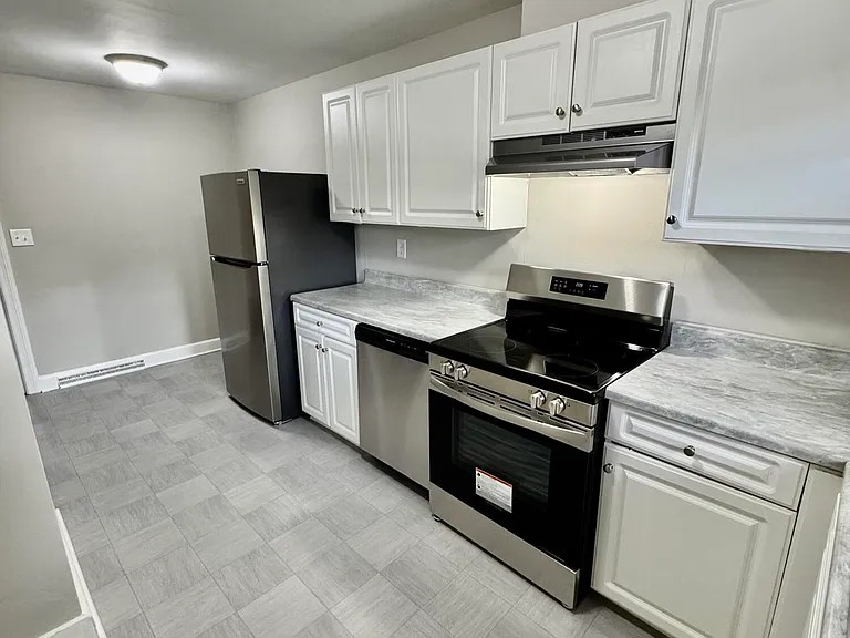 2506 E 3rd St #A — Photo 5