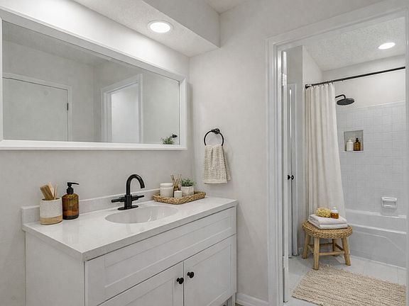 3rd image of 2845 Dayton Blvd #1