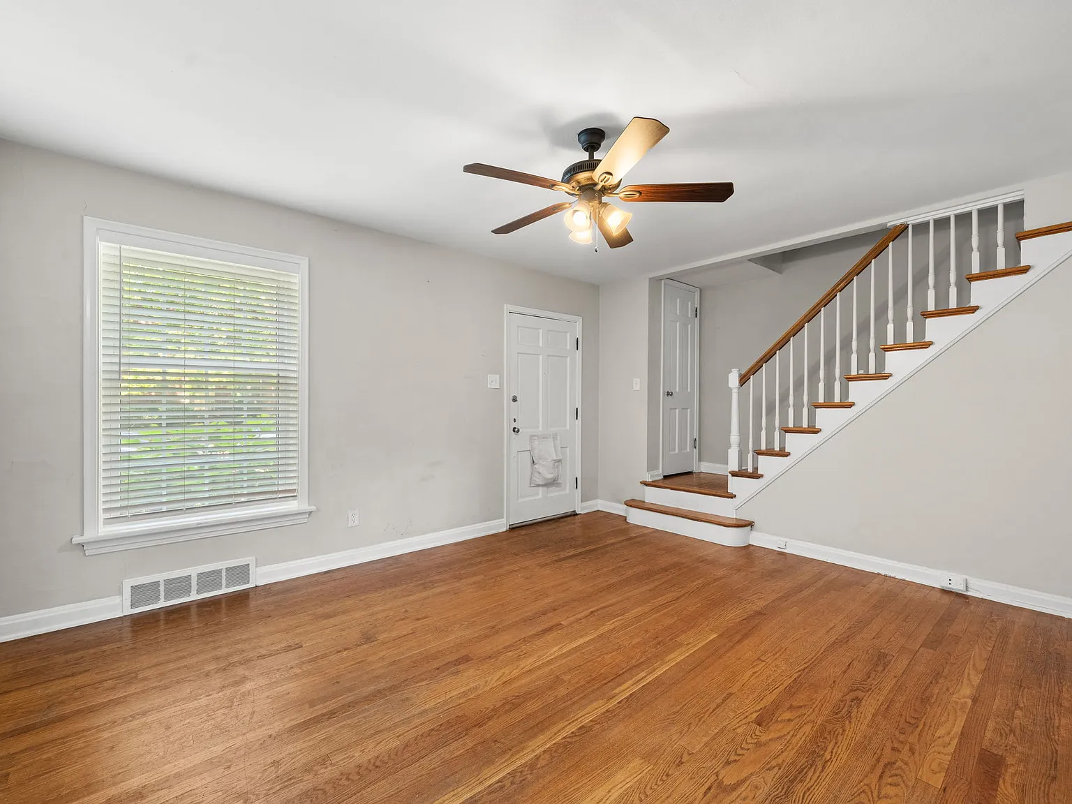 1010 Sanford Ave — Photo 3