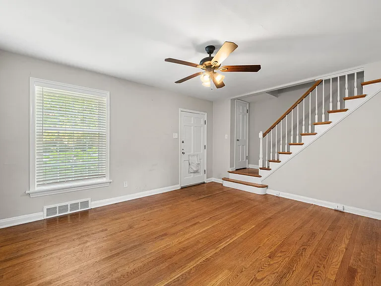1010 Sanford Ave #1 — Photo 3