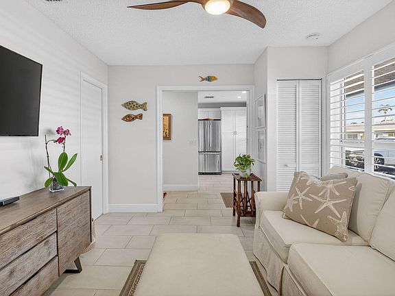 4th image of 1131 Boxwood Drive #37-C
