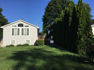 95 Nehantic Trl, Old Saybrook, CT 06475