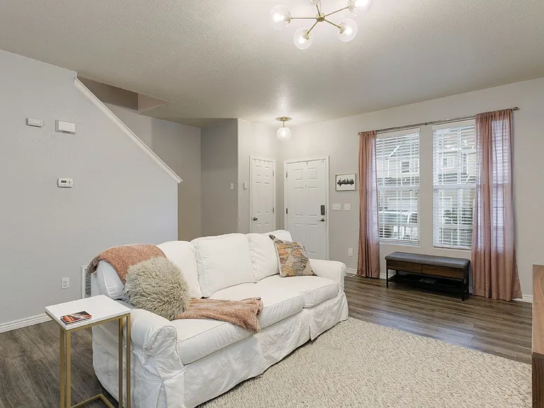 7860 Sandy Springs Point — Photo 9