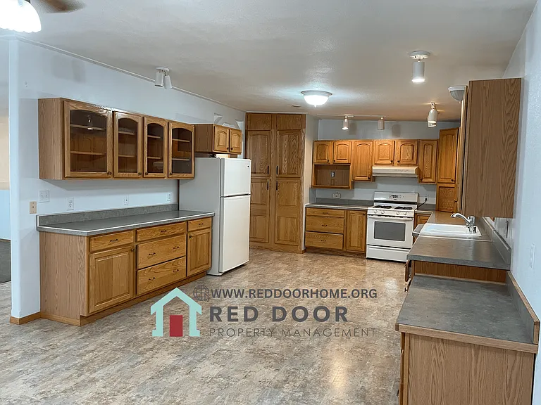2408 Main St — Photo 4