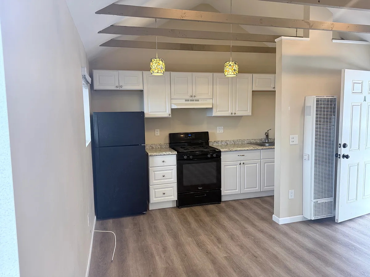 Great set up for studio. Lots of natural light - 313 S Coast Hwy