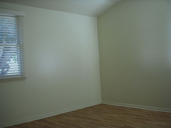 4th image of 410 Eva St