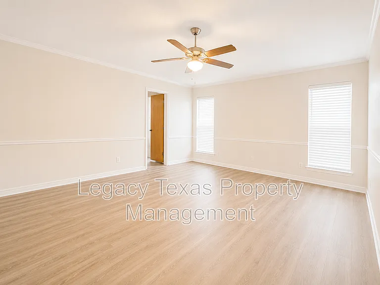 1203 Stonelake Dr — Photo 15
