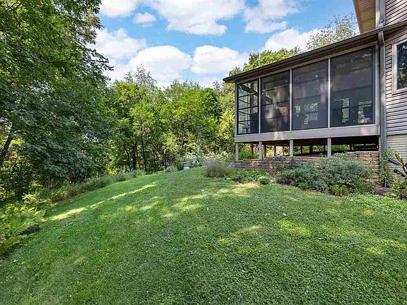 4th image of 1951 Lake Manor Rd NE