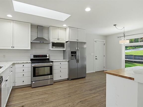 5th image of 2921 LaSalle Street