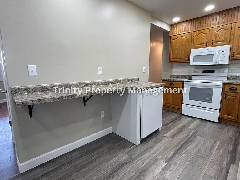 305 Michael St — Photo 6