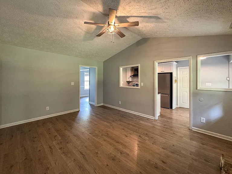 572 Woodwind Dr — Photo 7