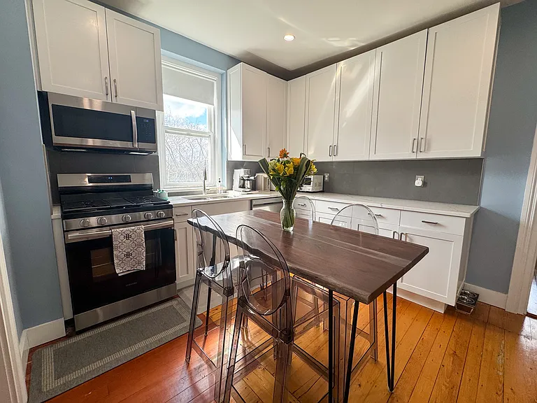 137 Walnut St #3 — Photo 3