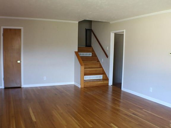 5th image of 801 Westacres Ave